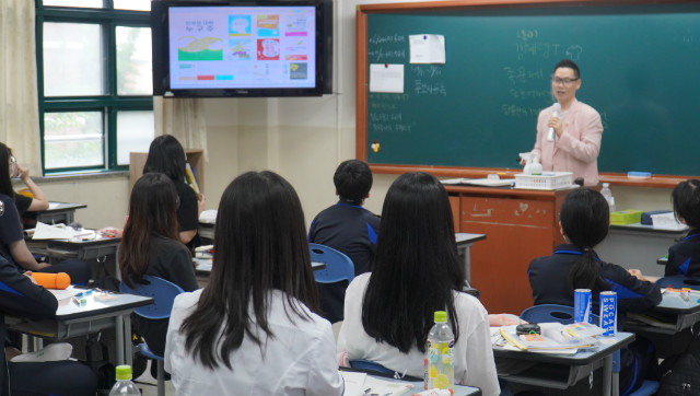 Klcc통합커뮤니티 > 학생 프로그램 기록 > [학습 체험 활동/학습기술 훈련] 창원 봉림고등학교 ‘누구주 학습기술 훈련’ 학생 …” style=”width:100%” title=”KLCC통합커뮤니티 > 학생 프로그램 기록 > [학습 체험 활동/학습기술 훈련] 창원 봉림고등학교 ‘누구주 학습기술 훈련’ 학생 …” loading=”lazy”><figcaption>Klcc통합커뮤니티 > 학생 프로그램 기록 > [학습 체험 활동/학습기술 훈련] 창원 봉림고등학교 ‘누구주 학습기술 훈련’ 학생 …</figcaption></figure>
<figure><img decoding=